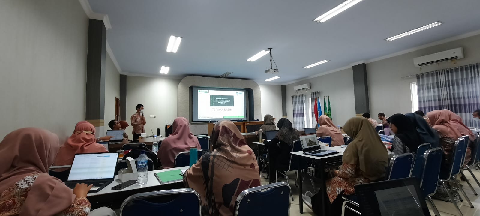 RAPAT EVALUASI PEMBELAJARAN SEMESTER GENAP PROGRAM STUDI S1 KEPERAWATAN REGULER B TA 2022-2023
