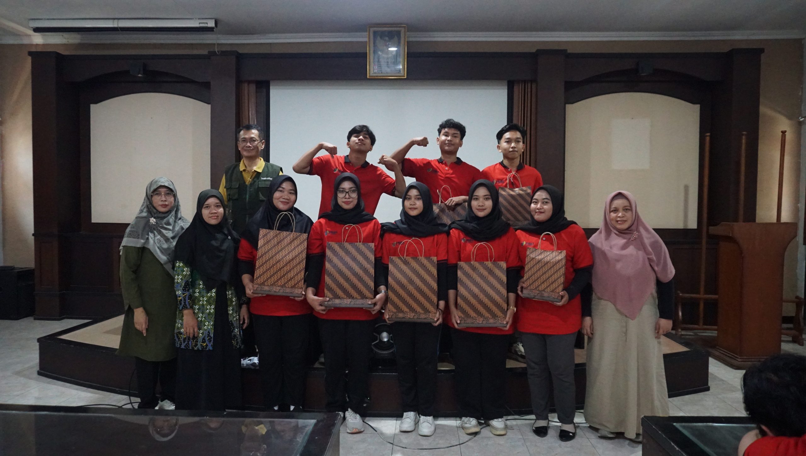 BASIC TRAUMA CARDIAC LIFE SUPPORT, PROGRAM STUDI KEPERAWATAN PROGRAM SARJANA BEKALI PELATIHAN SEBELUM MAHASISWA LULUS
